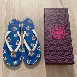 NIB Tory Burch thin flip flop in ivory & blue 6